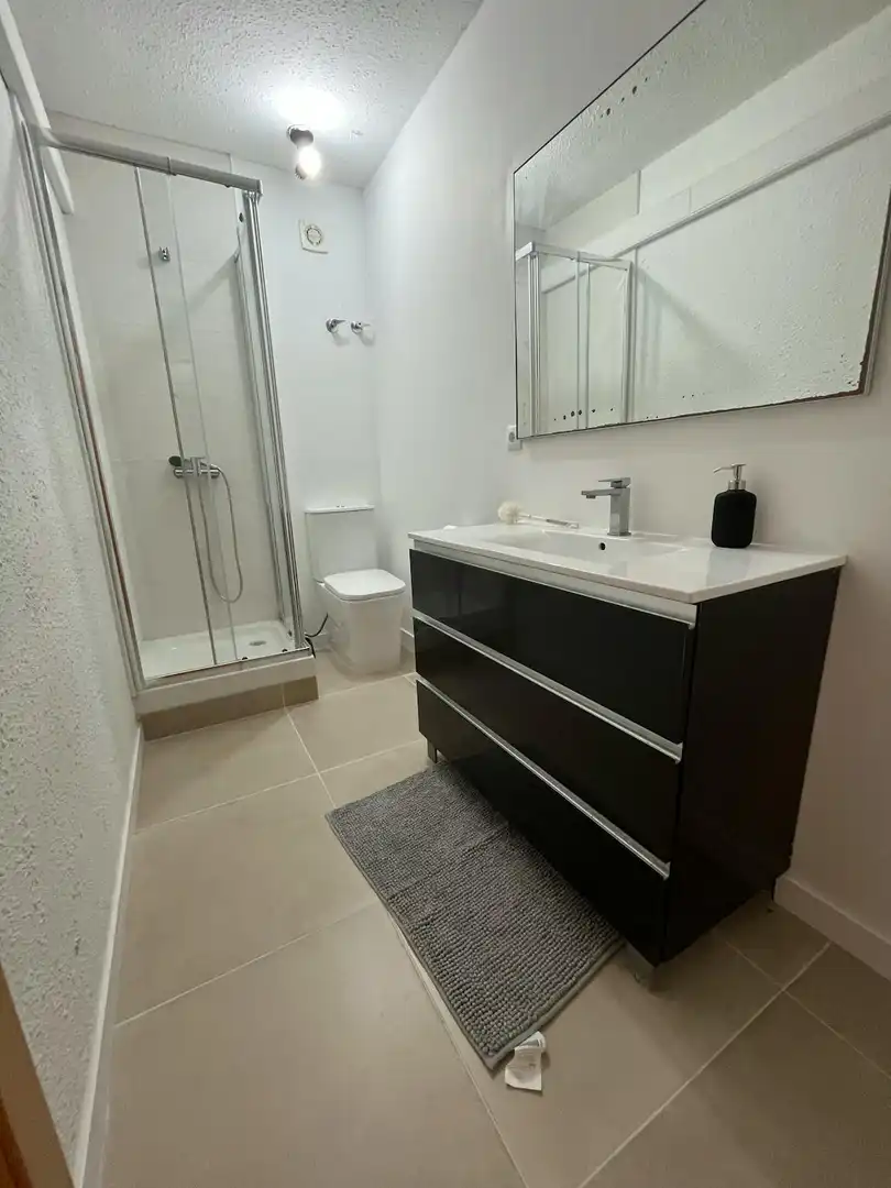 Baño de Piso para compartir en Valencia con Aire acondicionado, Calefacción y Lavadora