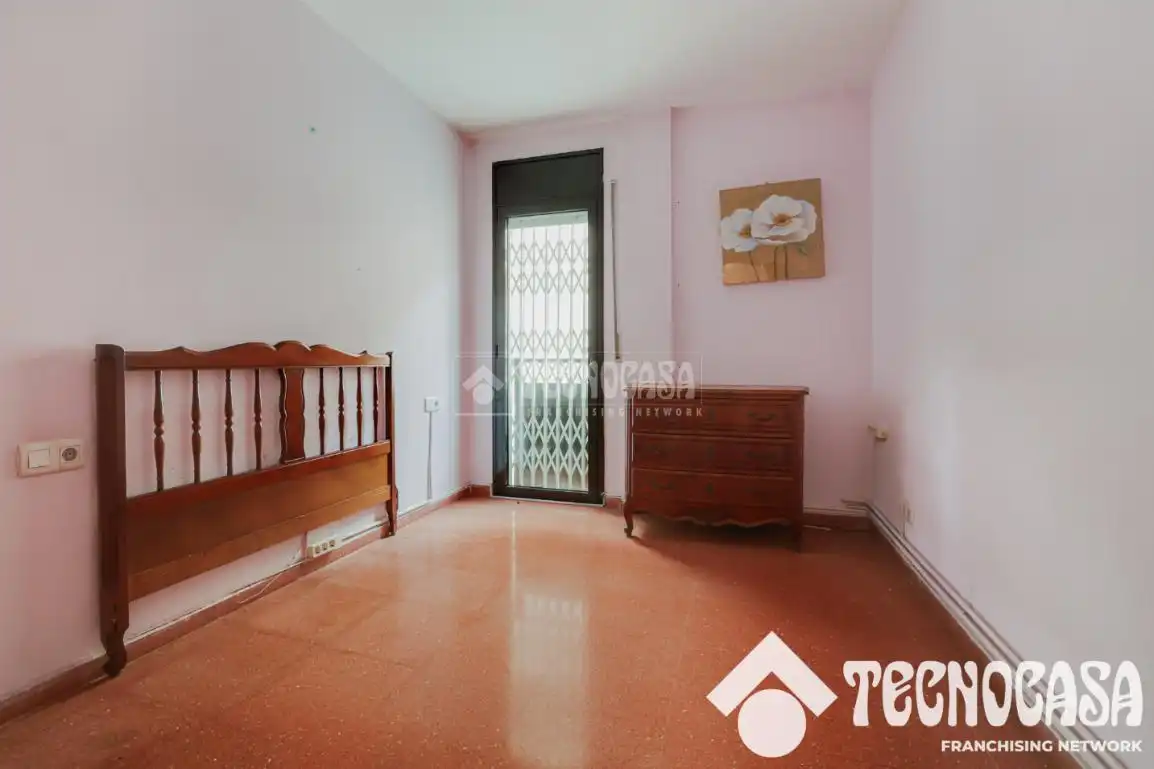 Habitación de Piso en venta en Santa Coloma de Gramenet con Calefacción y Terraza
