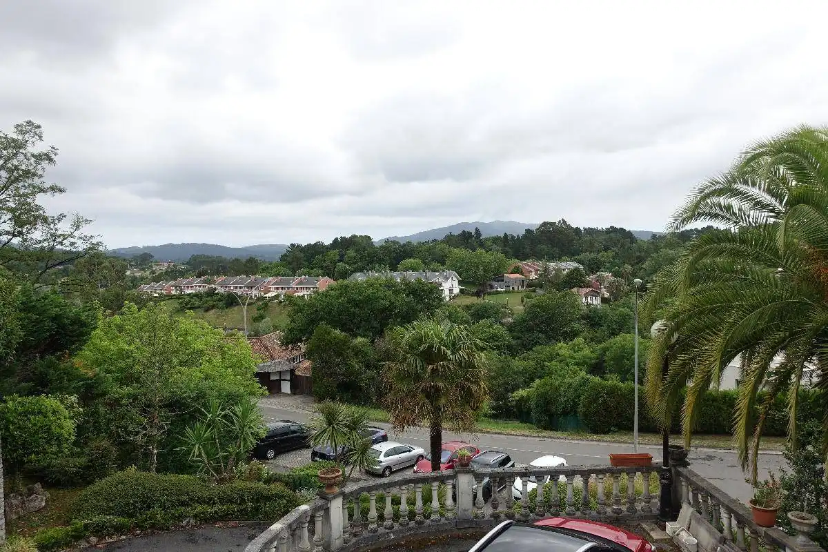 Vista exterior de Casa o xalet en venda en Mungia amb Calefacció, Jardí privat i Terrassa