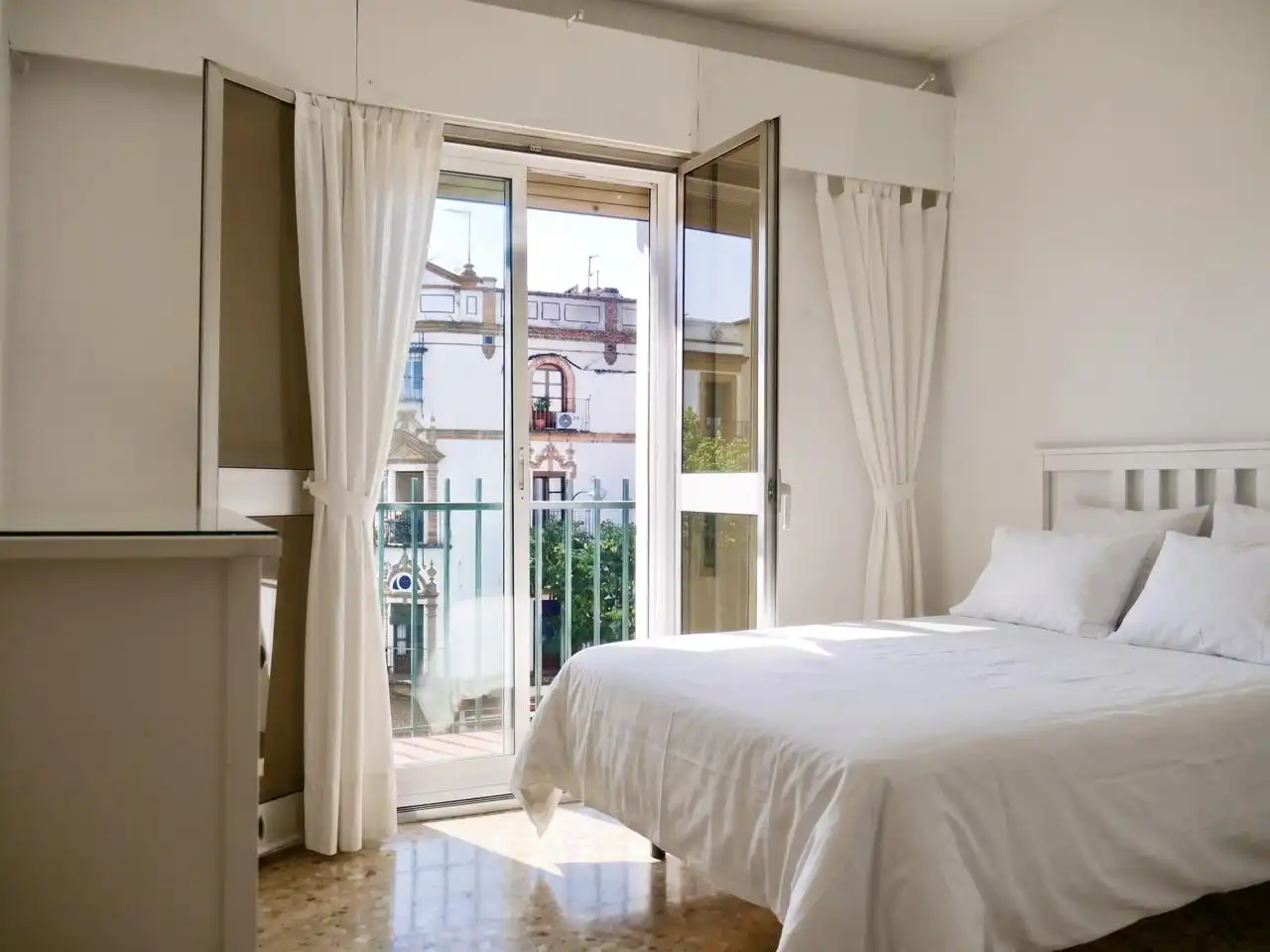 Habitación de Piso en venta en Sevilla con Aire acondicionado, Terraza y Balcón