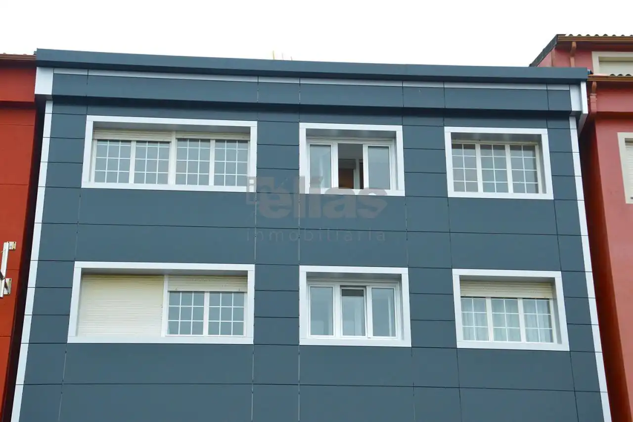 Vista exterior de Piso en venta en Zas