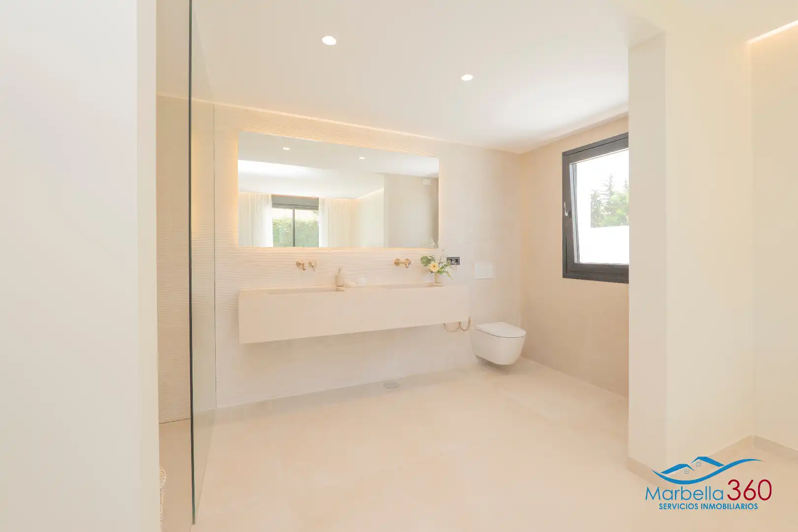 Baño de Casa o chalet en venta en Estepona con Aire acondicionado, Calefacción y Jardín privado