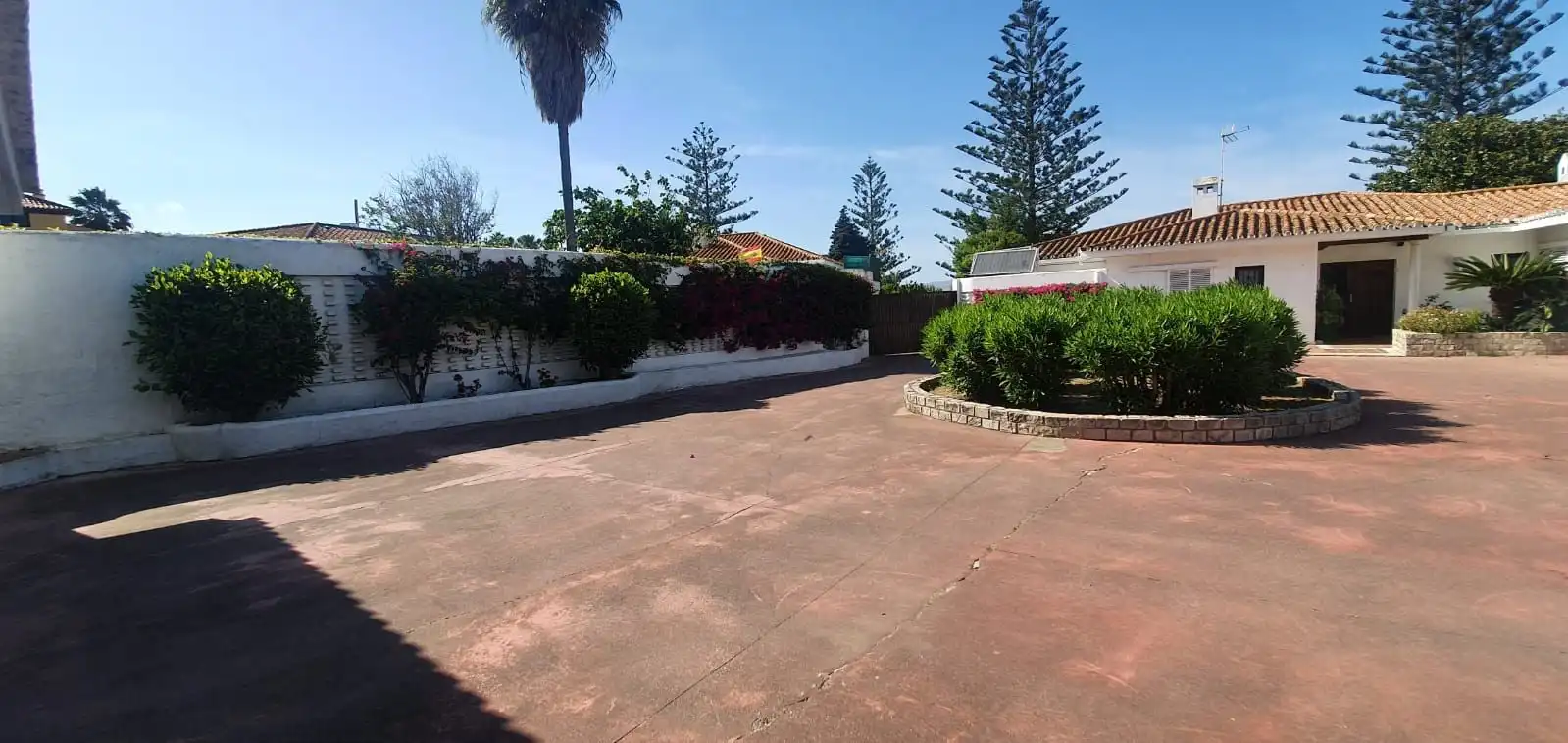 Vista exterior de Casa o chalet en venta en Algeciras con Aire acondicionado, Jardín privado y Terraza