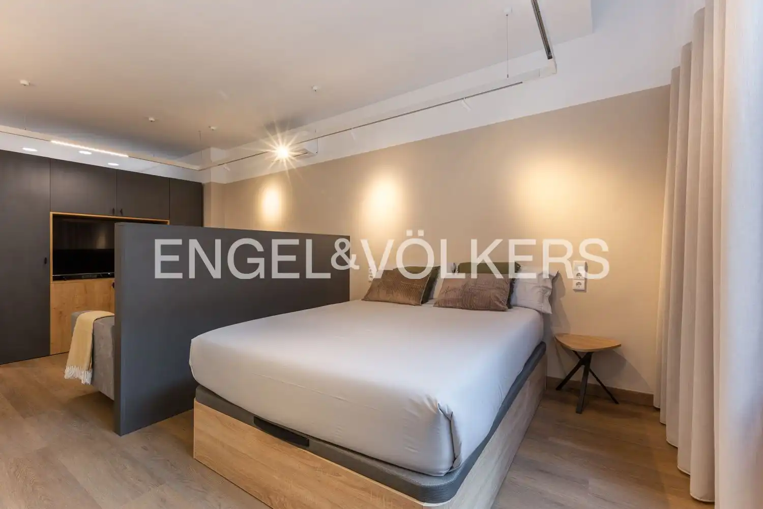 Bedroom of Flat for rent in Valencia  with Air Conditioner, Heating and Furnished