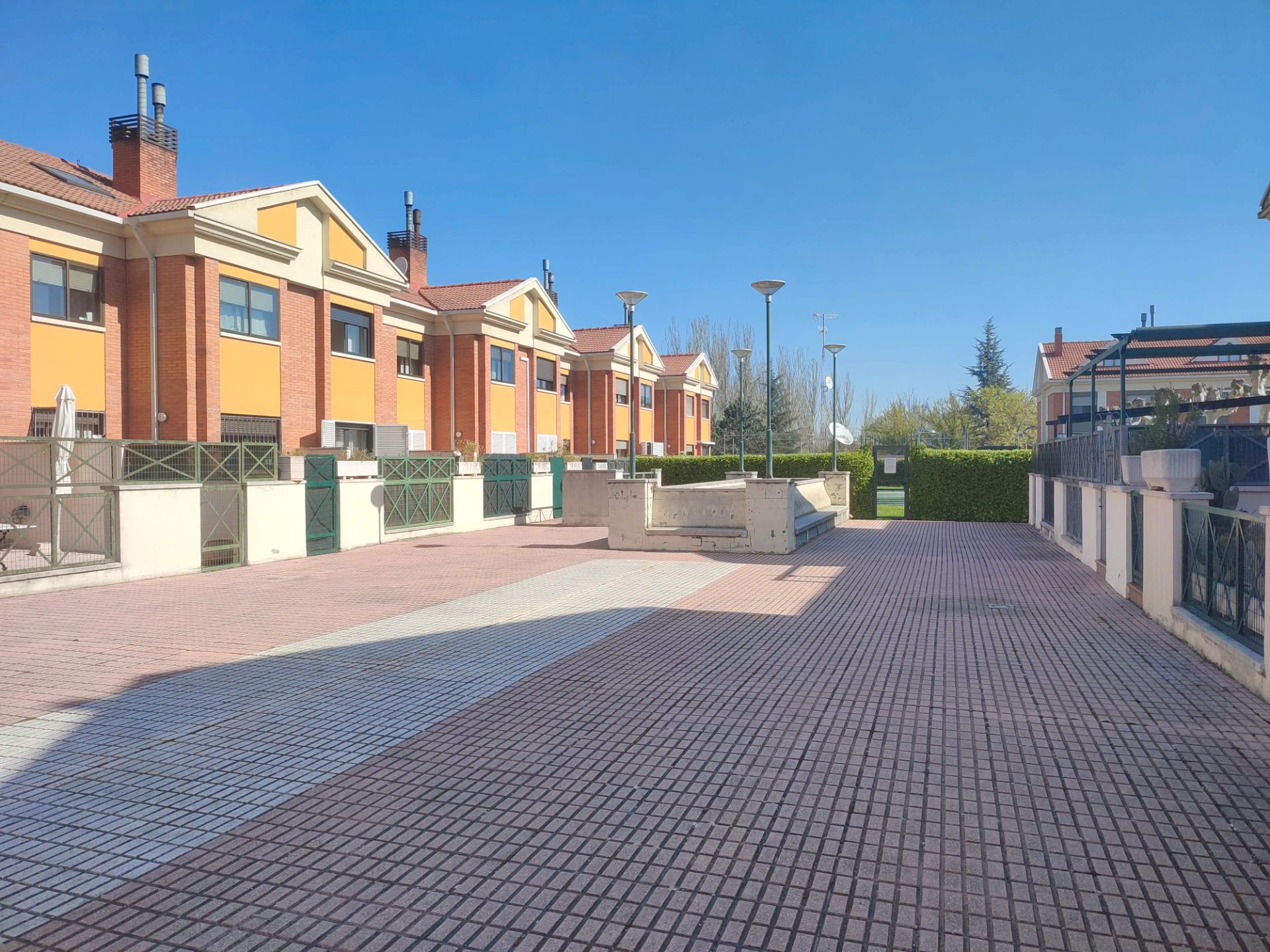 Vista exterior de Casa o xalet en venda en Valladolid Capital amb Aire condicionat, Calefacció i Jardí privat