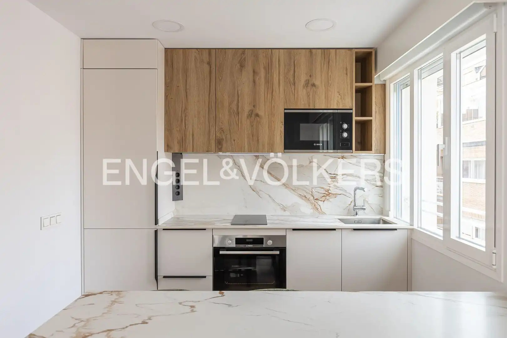 Kitchen of Flat for rent in Madrid  with Air Conditioner, Heating and Storage room