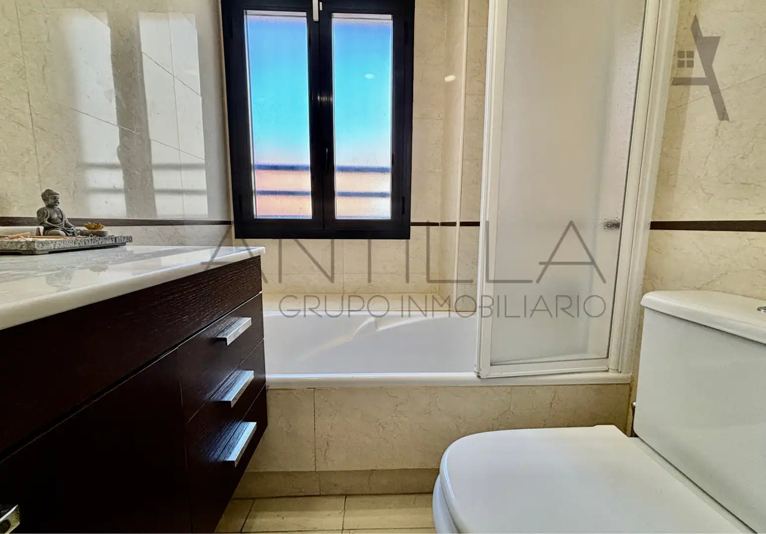 Bathroom of Flat for sale in Madrid  with Air Conditioner, Heating and Furnished