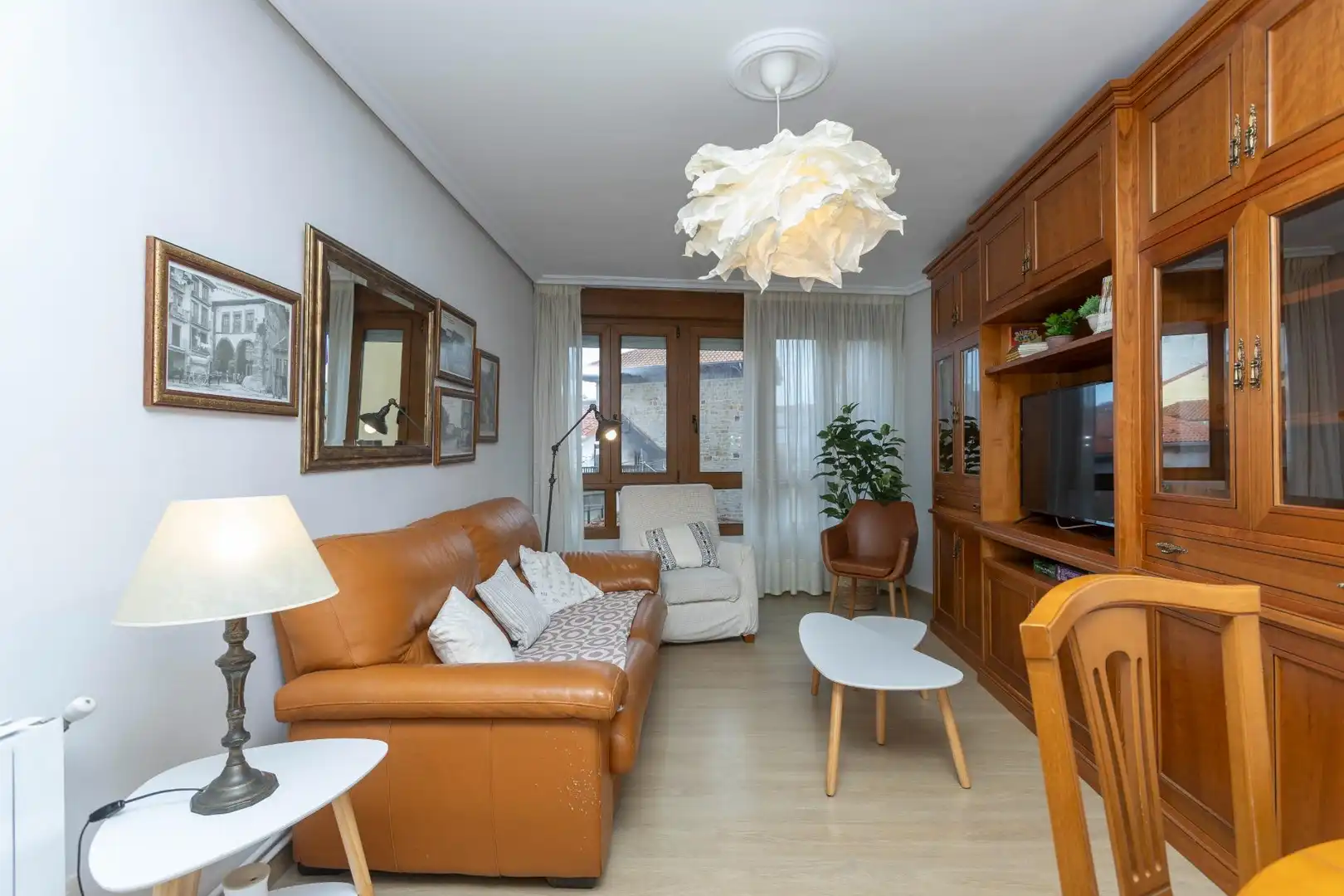 Sala de estar de Piso en venta en San Vicente de la Barquera con Calefacción