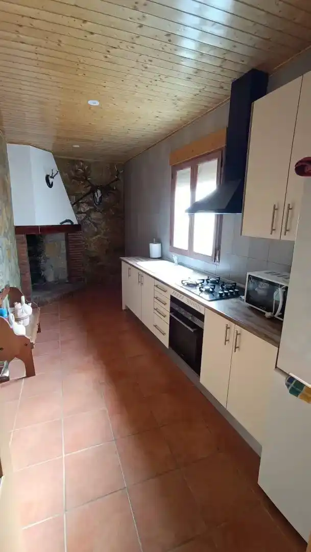Cuina de Casa adosada en venda en Fresneda de la Sierra amb Moblat