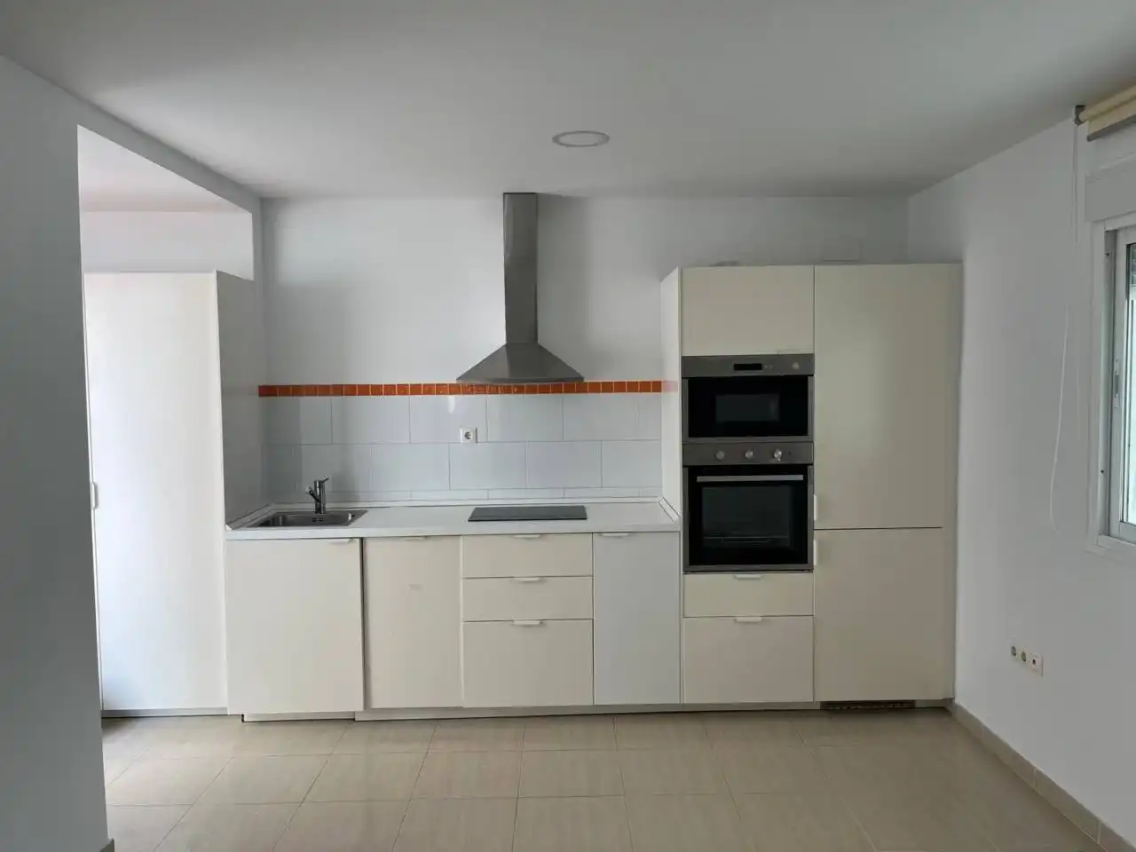 Küche von Dachboden zum Verkauf in San Fernando mit Klimaanlage und Terrasse