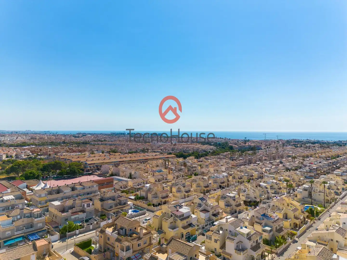 Vista exterior de Casa adosada en venta en Orihuela con Aire acondicionado, Jardín privado y Amueblado