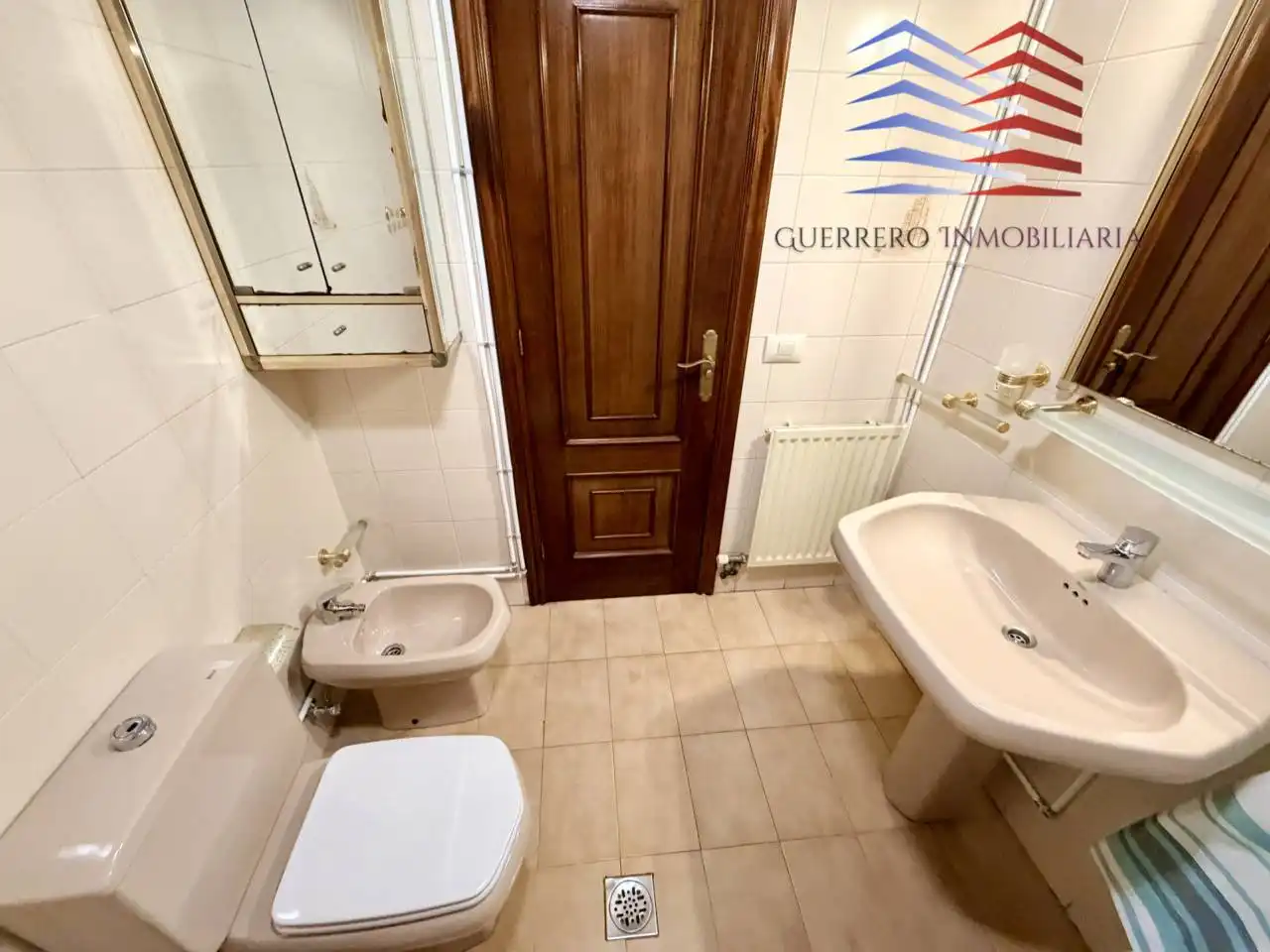 Baño de Piso de alquiler en Vigo  con Calefacción, Parquet y Terraza