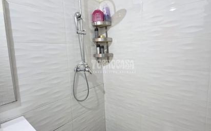 Bathroom of Single-family semi-detached for sale in  Almería Capital