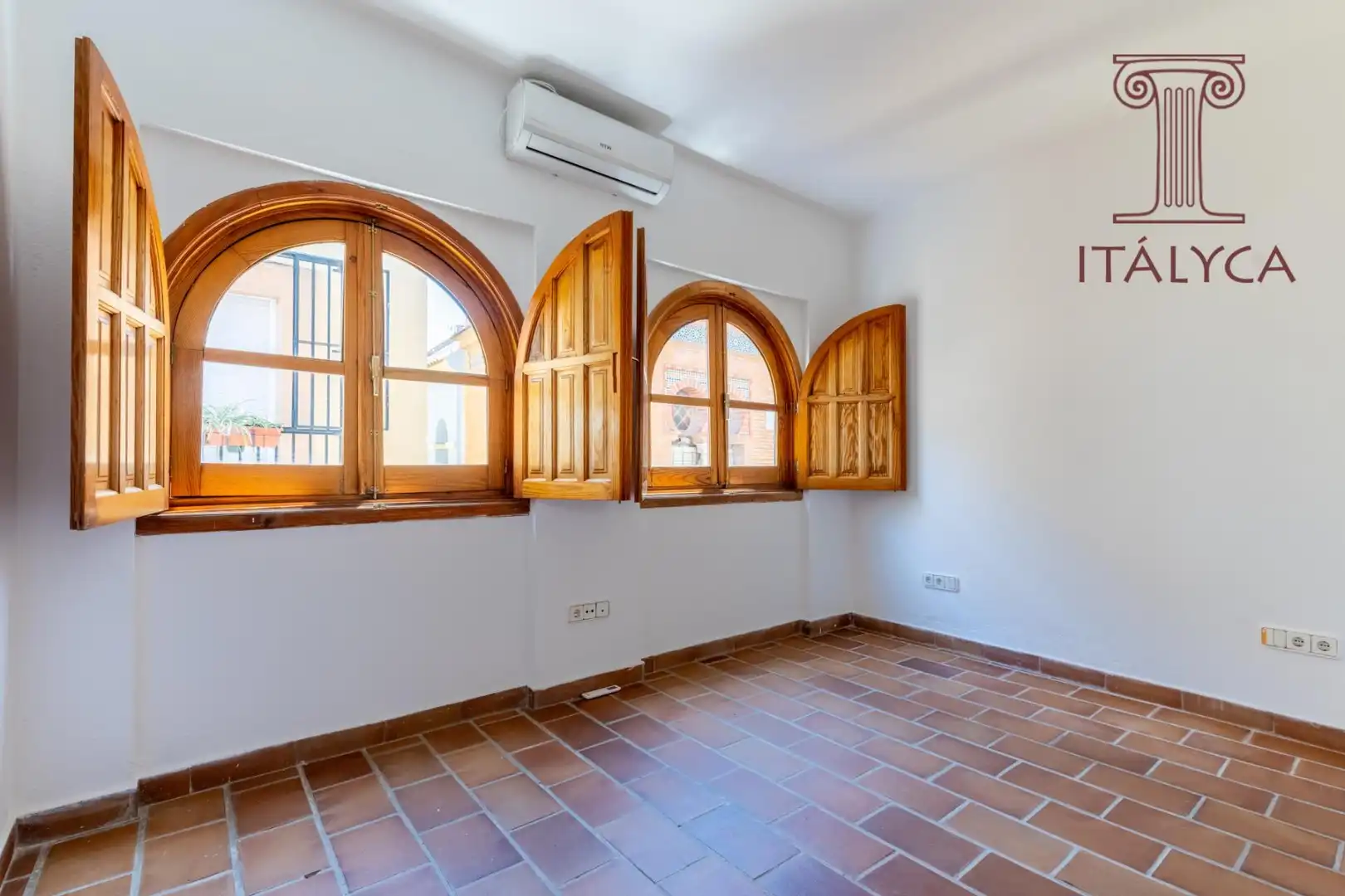 Attic for sale in Sevilla  with Air Conditioner, Heating and Terrace