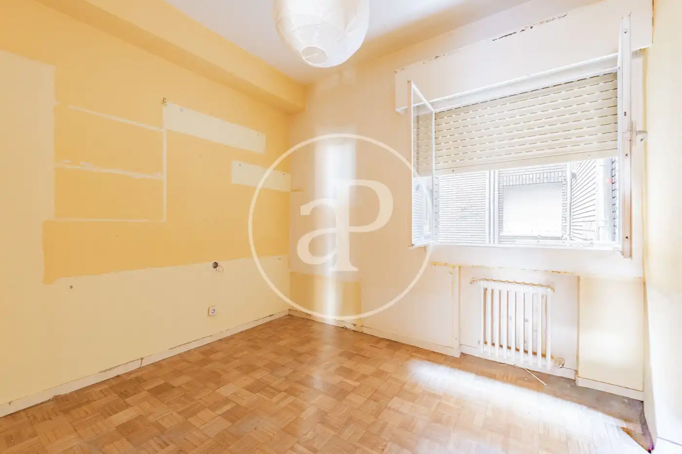 Habitación de Piso en venta en Madrid con Calefacción, Terraza y Balcón