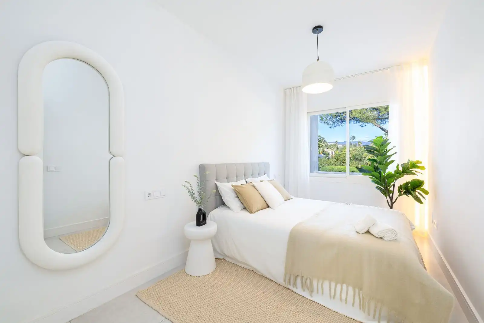 Schlafzimmer von Maisonette zum Verkauf in Marbella mit Möbliert und Gemeinschaftspool