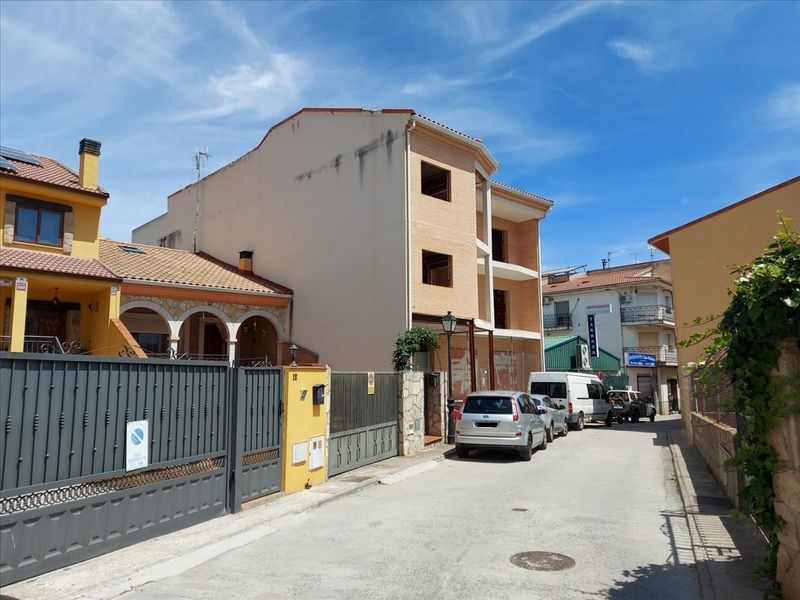 House or chalet for sale in LA PERALERA, El Tiemblo
