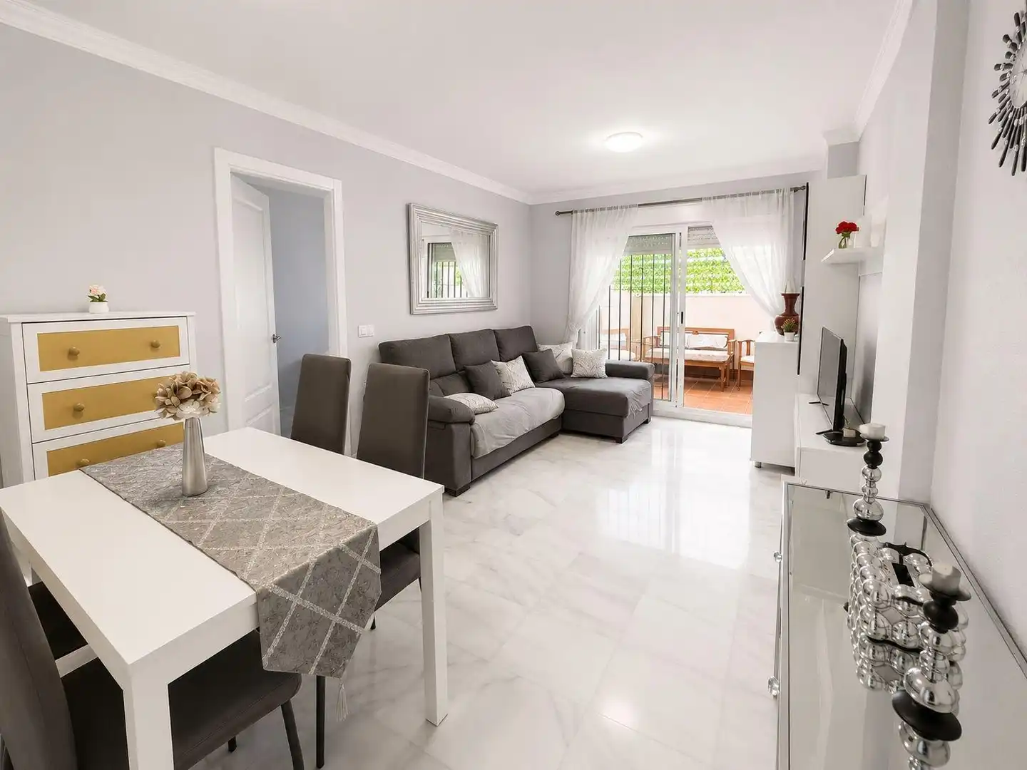 Living room of Flat for sale in Roquetas de Mar