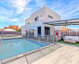 Piscina de Casa o xalet en venda en Torrevieja amb Aire condicionat, Calefacció i Jardí privat