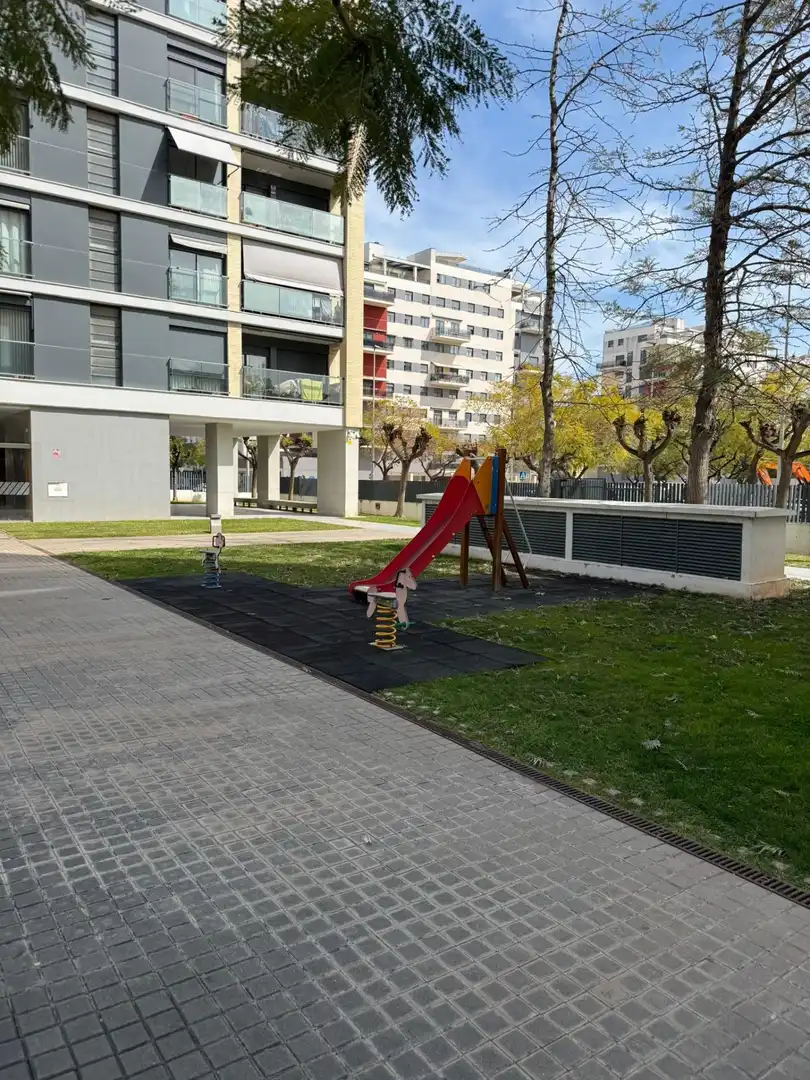 Vista exterior de Pis en venda en Castellón de la Plana / Castelló de la Plana amb Traster, Balcó i Piscina comunitària