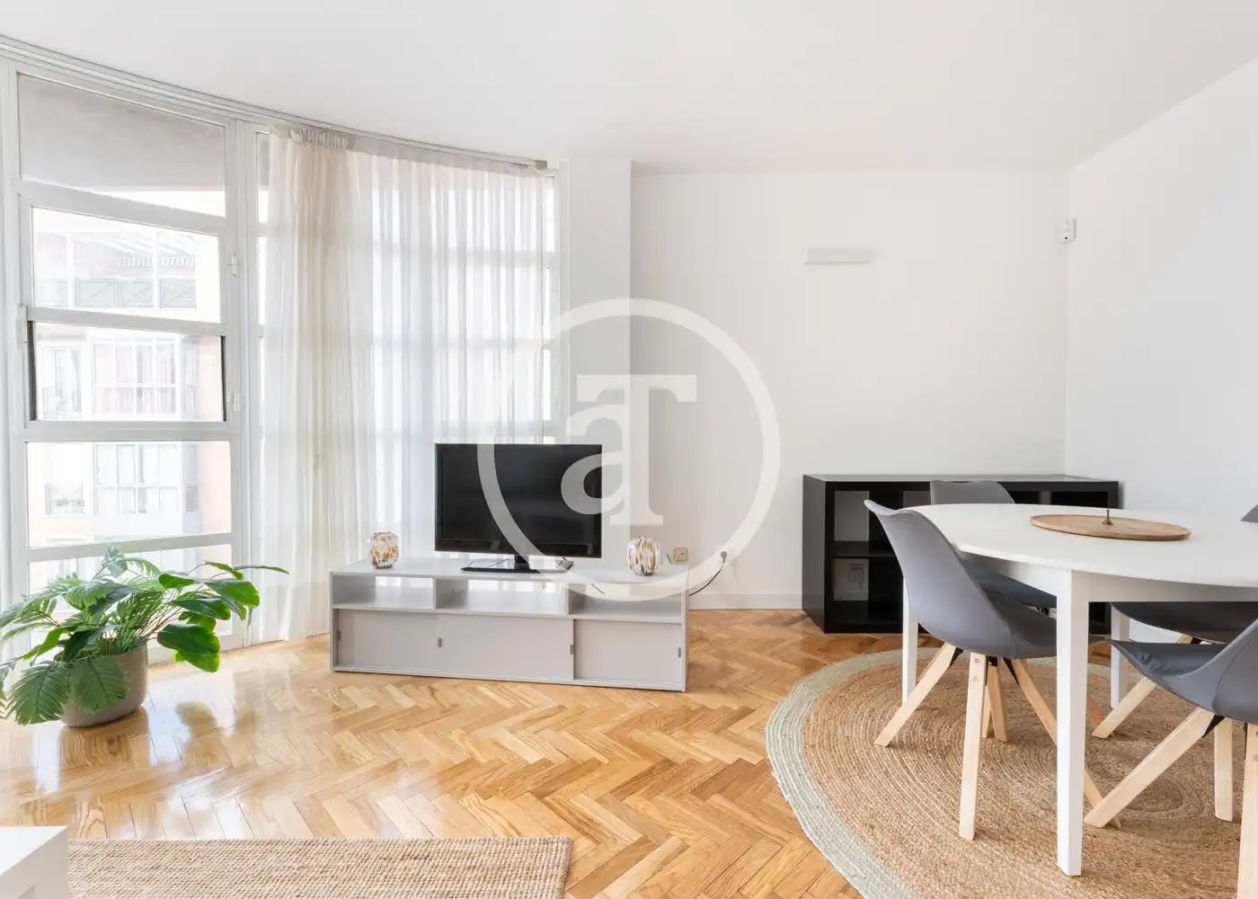 Flat for rent in Calle de Fereluz, Valdeacederas