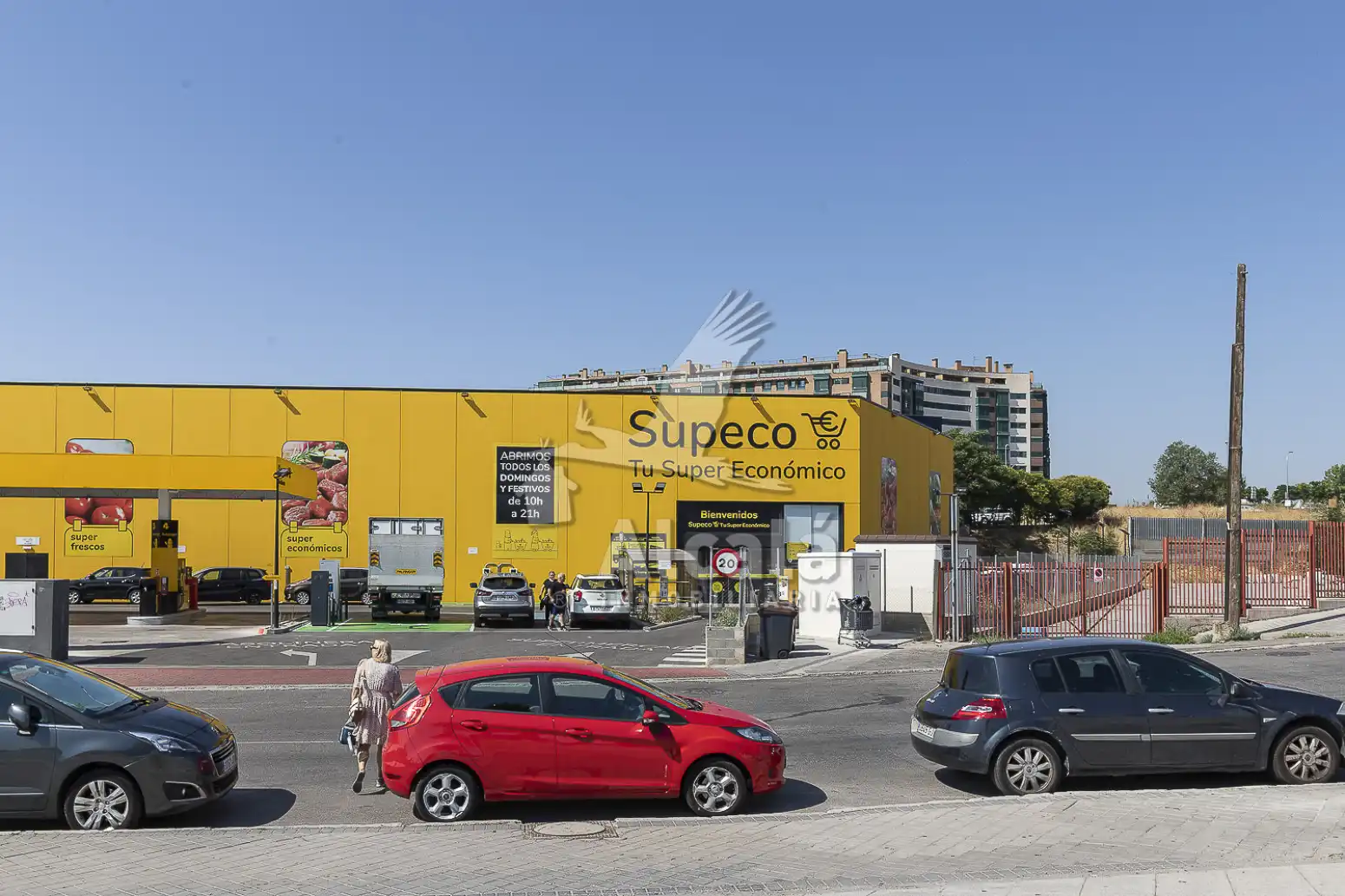 Vista exterior de Piso en venta en Madrid con Calefacción, Jardín privado y Piscina