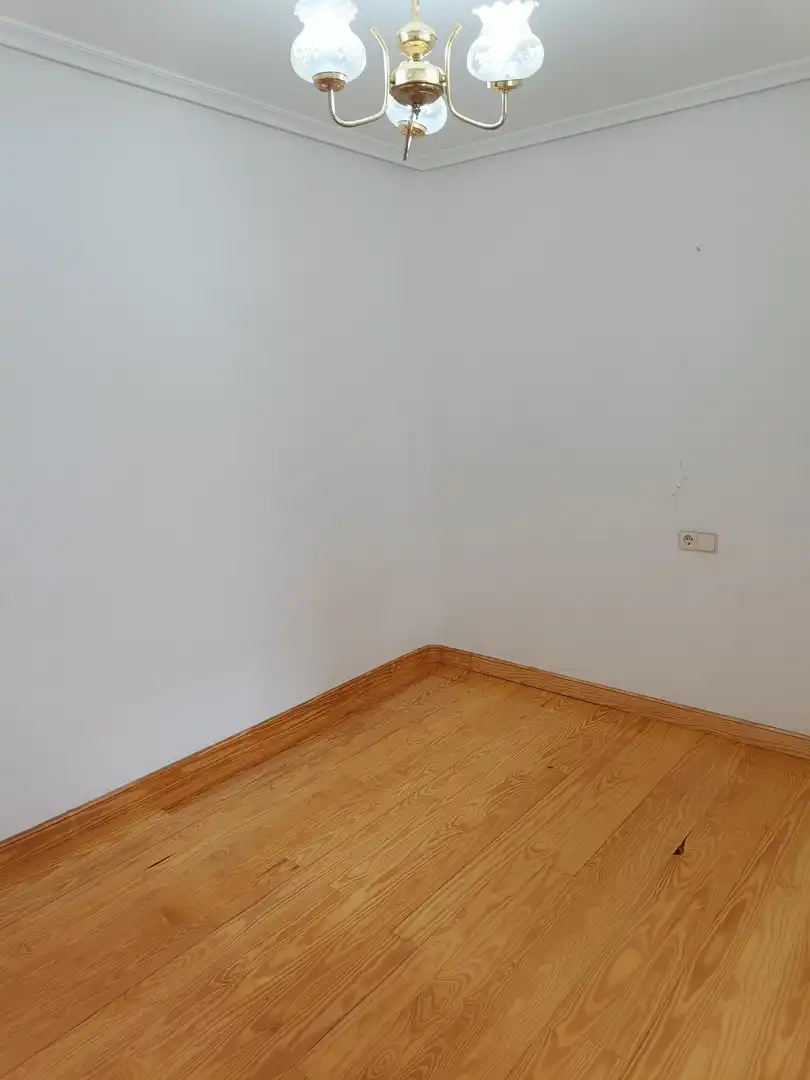 Dormitori de Casa o xalet en venda en Barruelo de Santullán amb Calefacció, Parquet i Terrassa