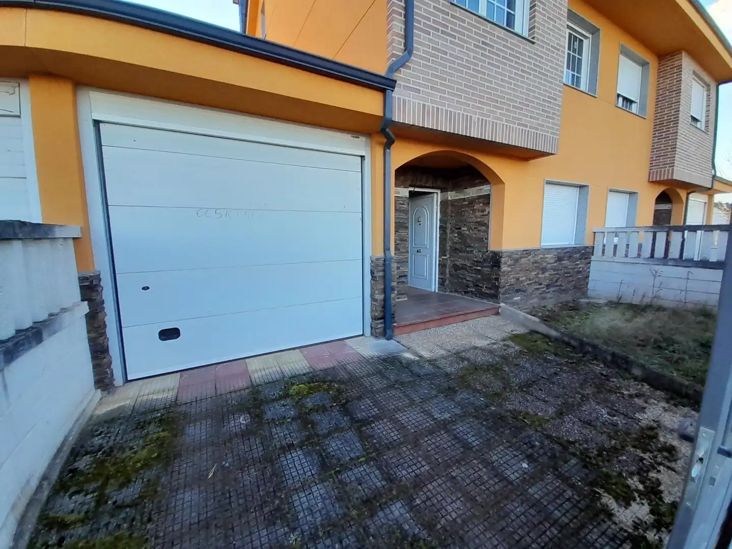 Parking of Detached homes for sale in Carracedelo