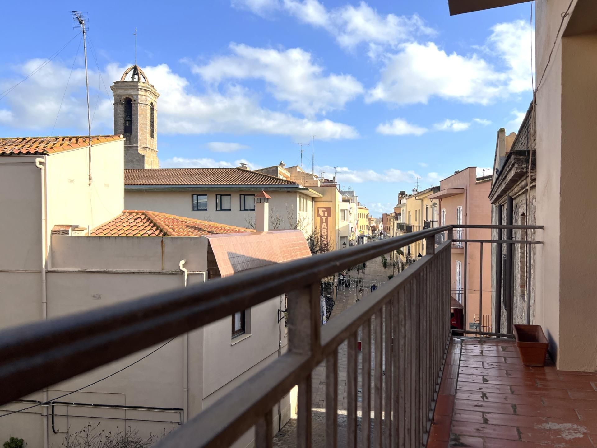 Außenansicht von Wohnungen zum verkauf in Sant Pere Pescador mit Terrasse und Balkon