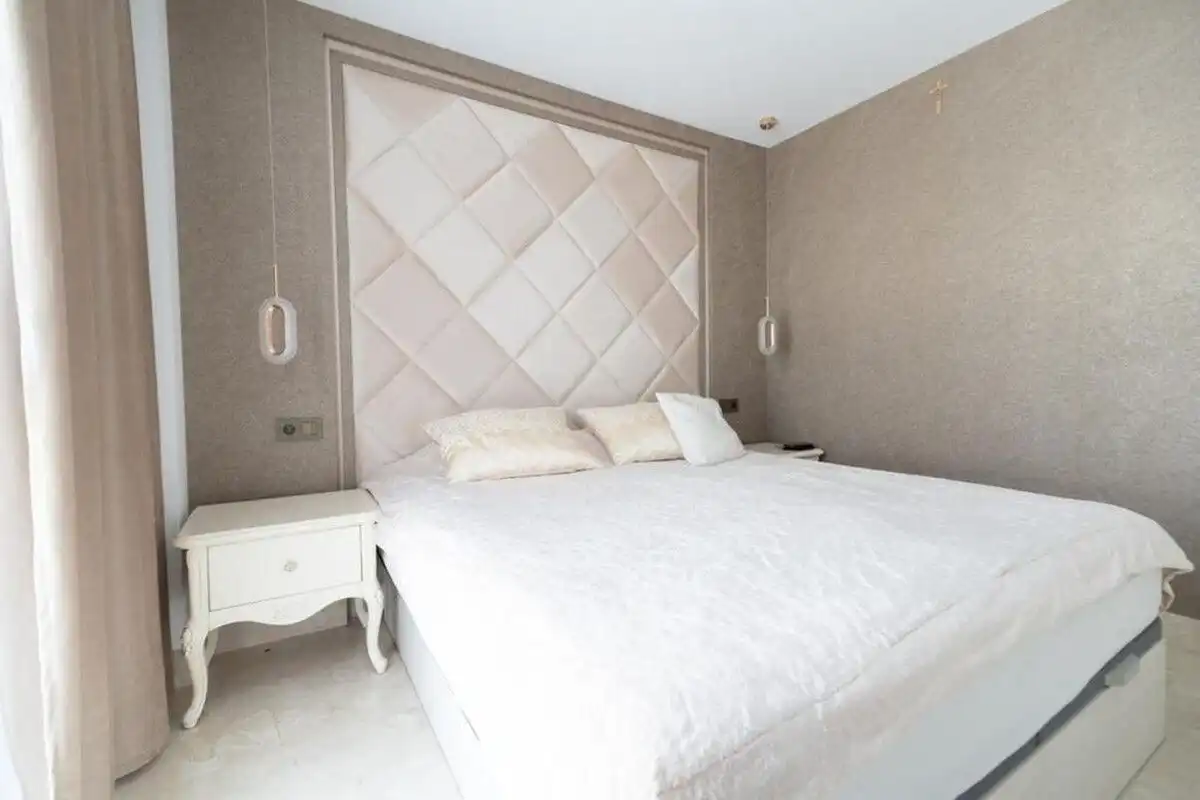 Schlafzimmer von Wohnungen zur Miete in Manilva mit Klimaanlage, Heizung und Terrasse