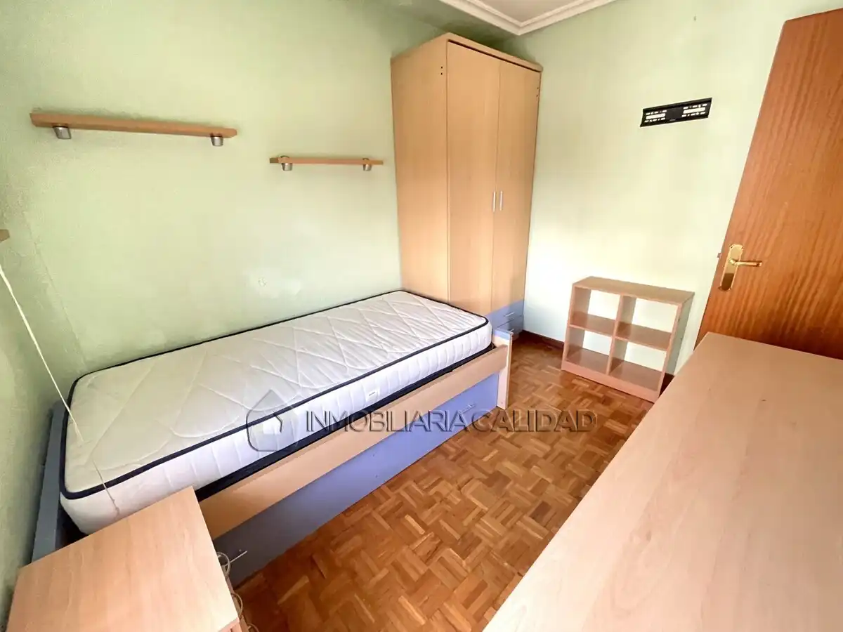 Bedroom of Flat for rent in Burgos  with Heating and Furnished