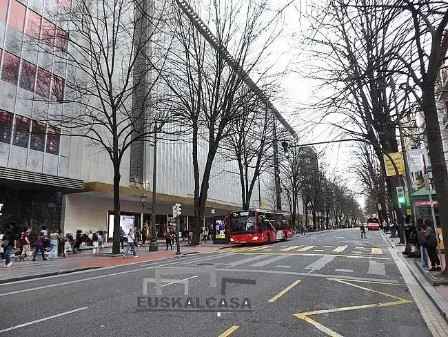 Vista exterior de Oficina en venta en Bilbao  con Calefacción