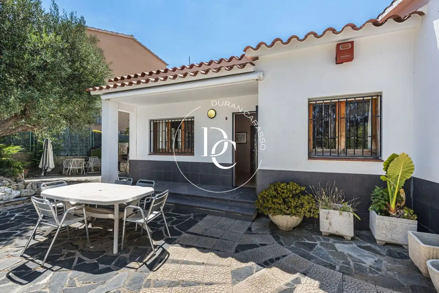 Vista exterior de Casa o xalet en venda en Sant Pere de Ribes amb Jardí privat, Terrassa i Traster