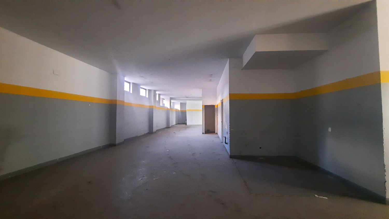 Local de alquiler en HUCA - La Cadellada