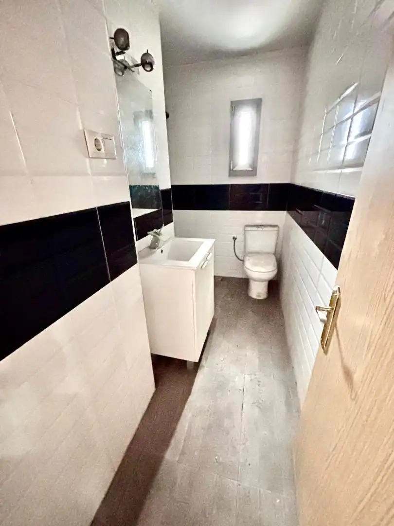 Bany de Pis en venda en Gijón  amb Parquet
