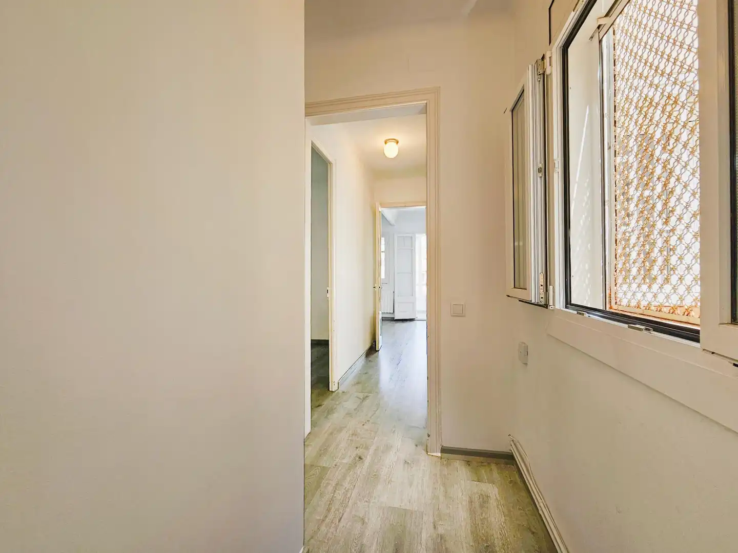Flat for sale in Barcelona  with Air Conditioner, Heating and Parquet flooring