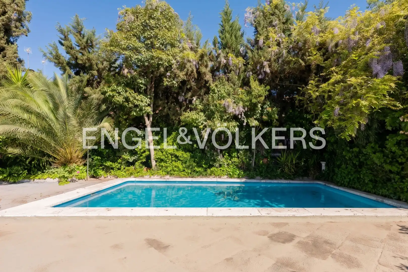 Piscina de Casa o chalet en venta en  Madrid Capital con Aire acondicionado, Calefacción y Jardín privado