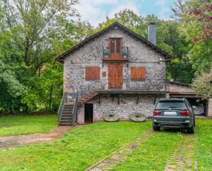 Vista exterior de Casa o xalet en venda en Cabrillanes amb Calefacció, Jardí privat i Terrassa