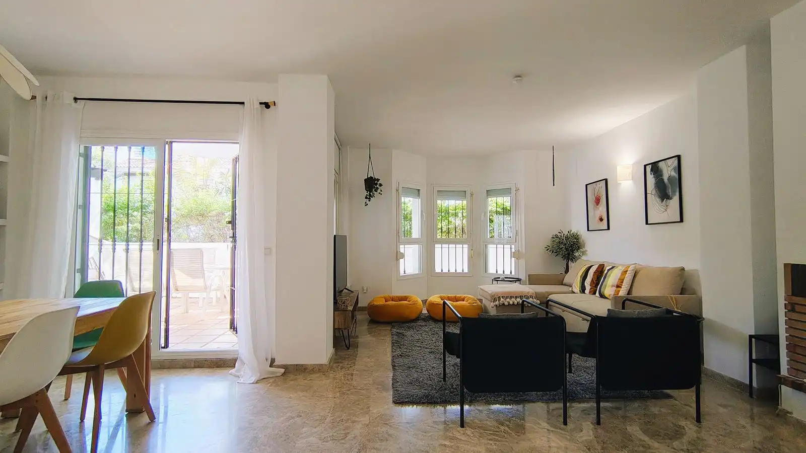 Sala d'estar de Pis en venda en Marbella amb Aire condicionat, Terrassa i Moblat