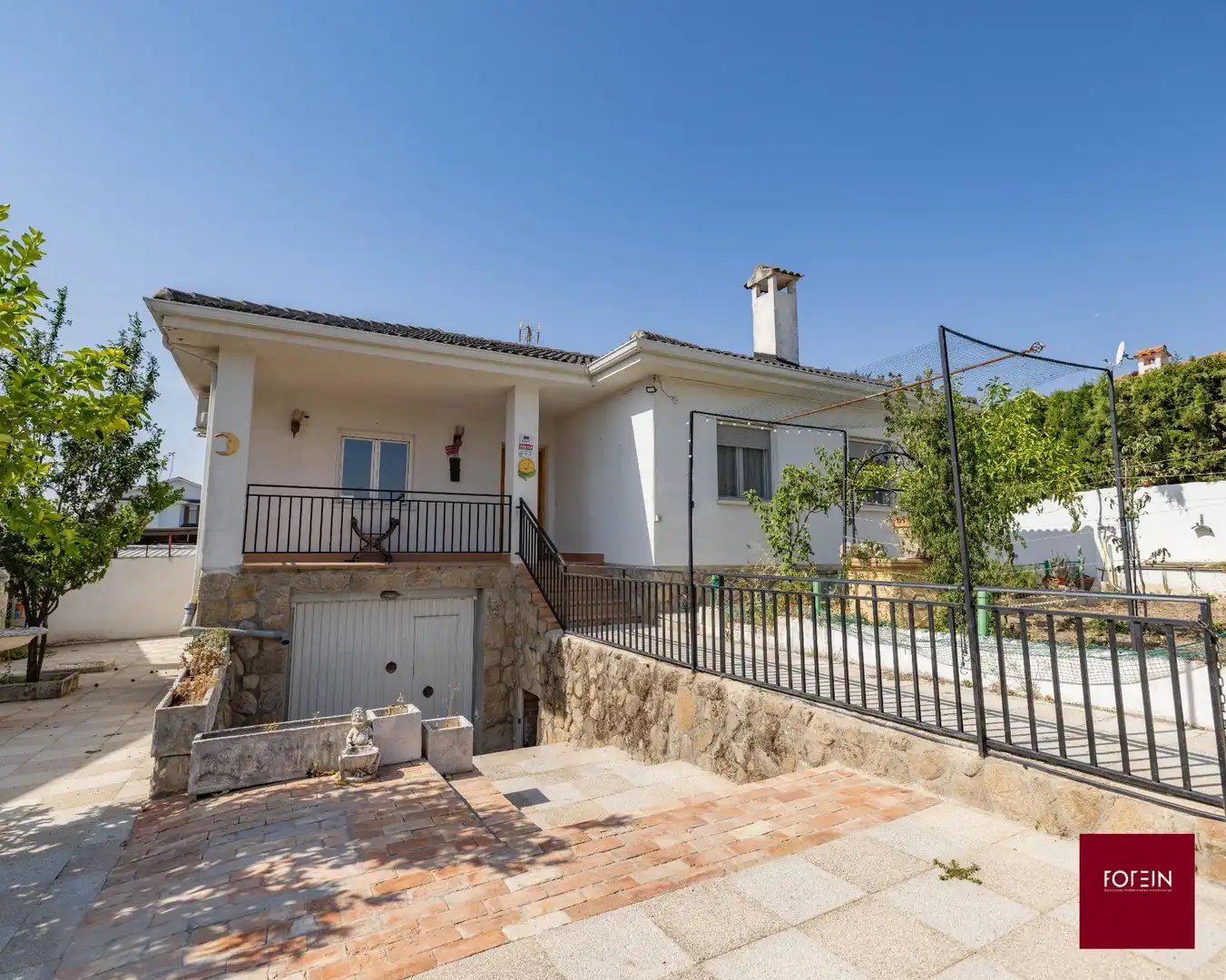 Exterior view of Houses for sale in Galápagos  with Air Conditioner, Heating and Private garden