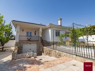 Villa con piscina in vendita a RIO JARAMA