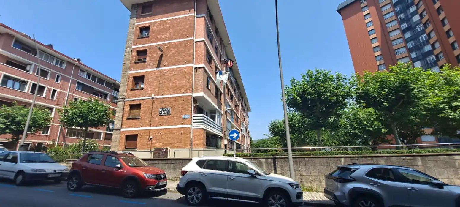 Vista exterior de Pis en venda en Barakaldo  amb Calefacció i Parquet