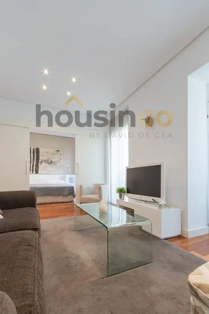 Living room of Flat for sale in Madrid  with Air Conditioner, Heating and Parquet flooring