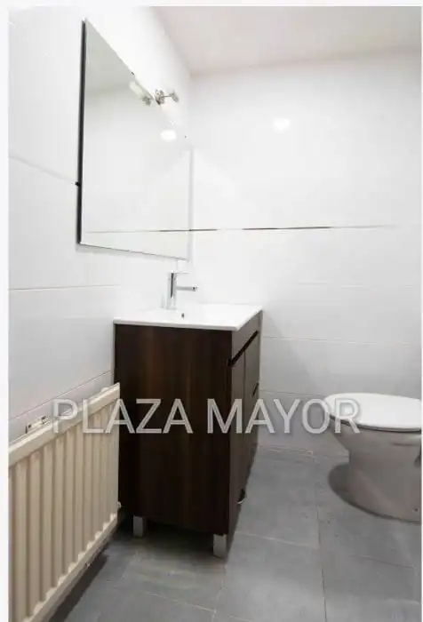 Badezimmer von Wohnung zum Verkauf in Salamanca mit Heizung, Parkett und Abstellraum