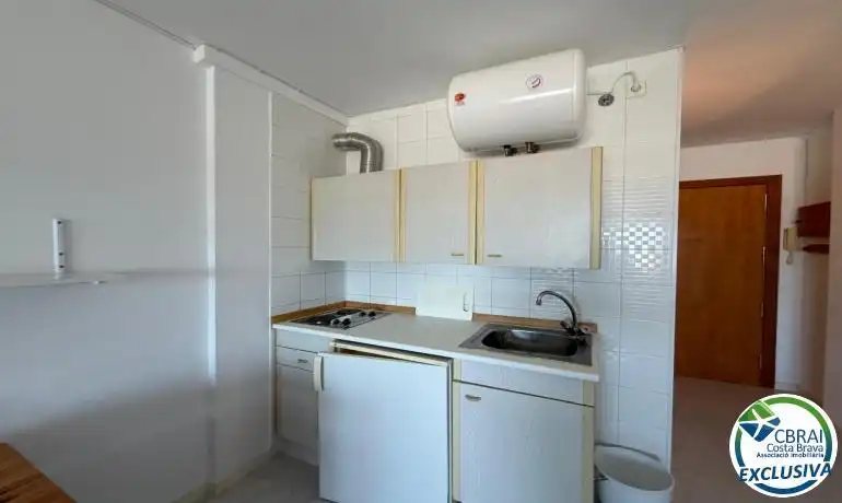 Kitchen of Flat for sale in Empuriabrava  with Terrace, Furnished and TV