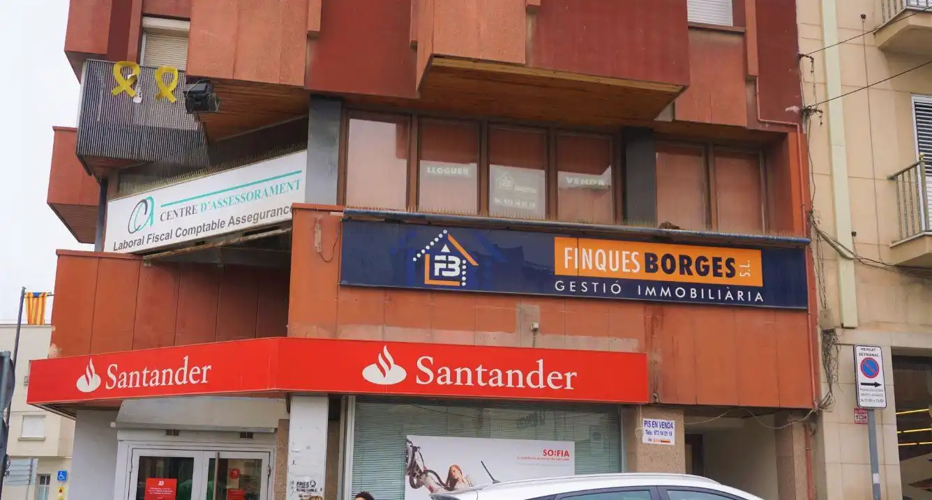 Business premises for sale in Carrer de la Bassa 26