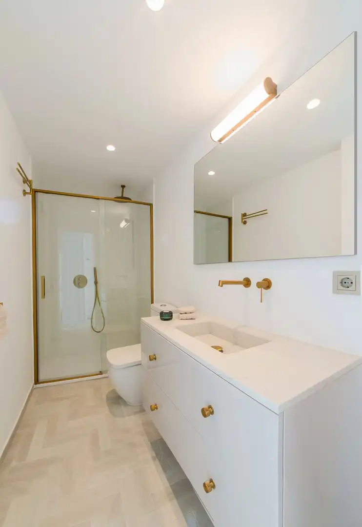 Badezimmer von Dachboden zur Miete in Marbella mit Klimaanlage, Möbliert und Fernseher