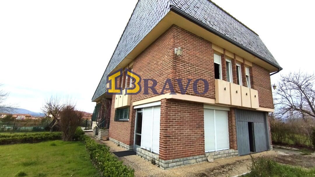 Exterior view of House or chalet for sale in Medina de Pomar  with Heating, Private garden and Swimming Pool