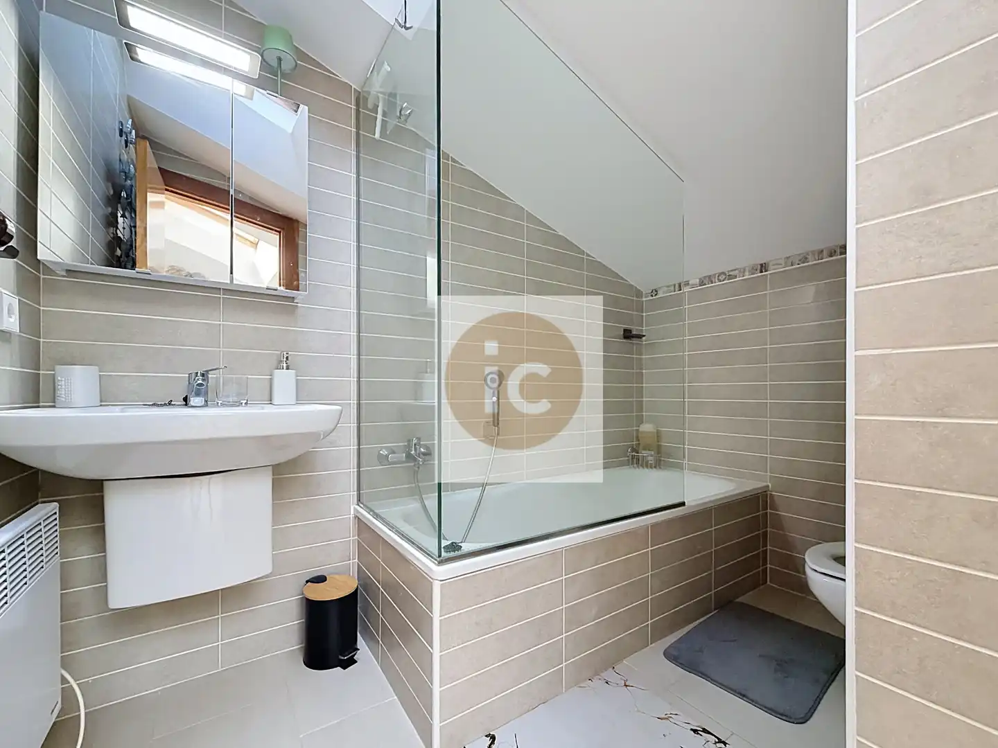 Bathroom of Attic for sale in L'Estartit  with Air Conditioner, Heating and Furnished