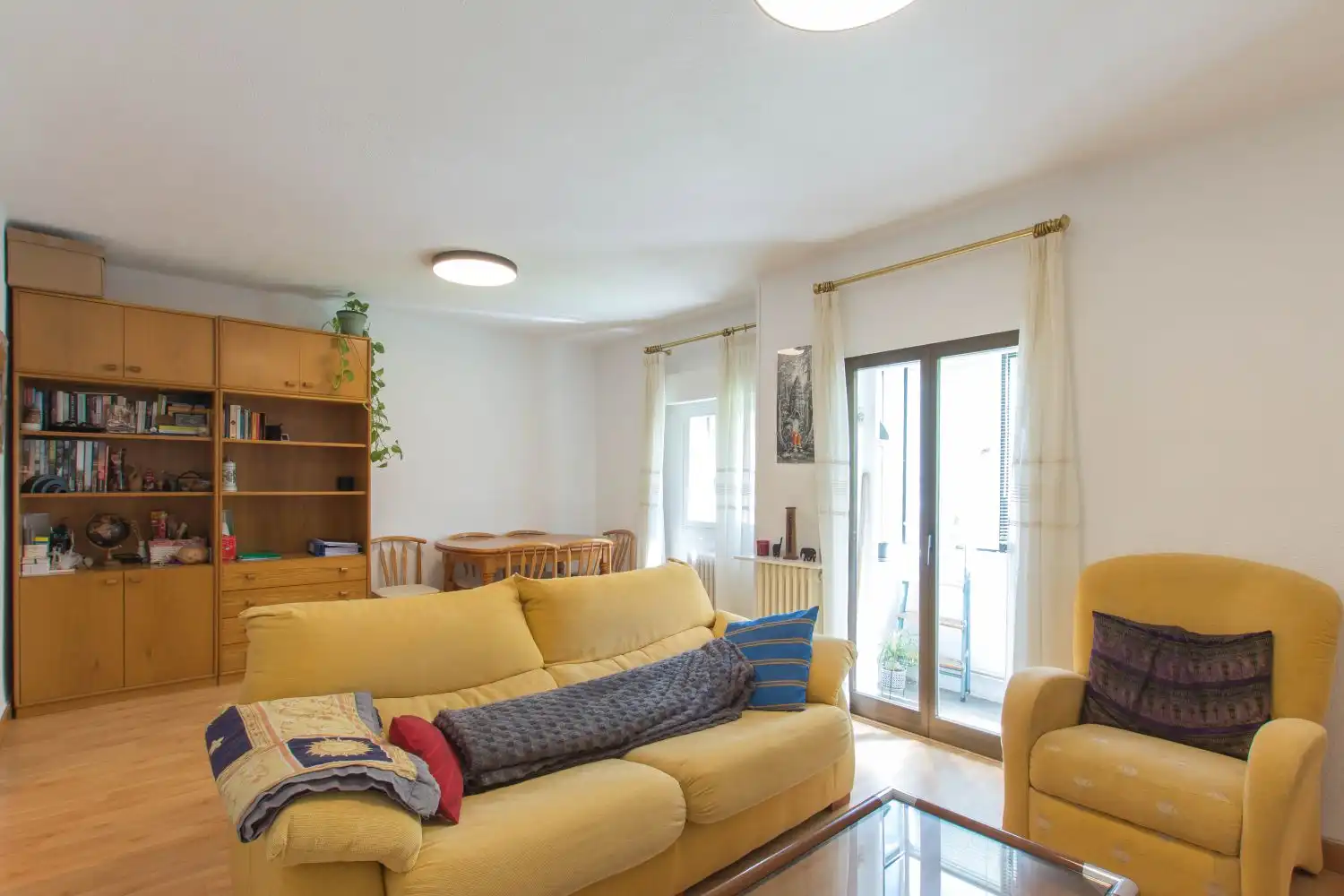 Sala d'estar de Pis en venda en  Pamplona / Iruña amb Calefacció, Moblat i Balcó